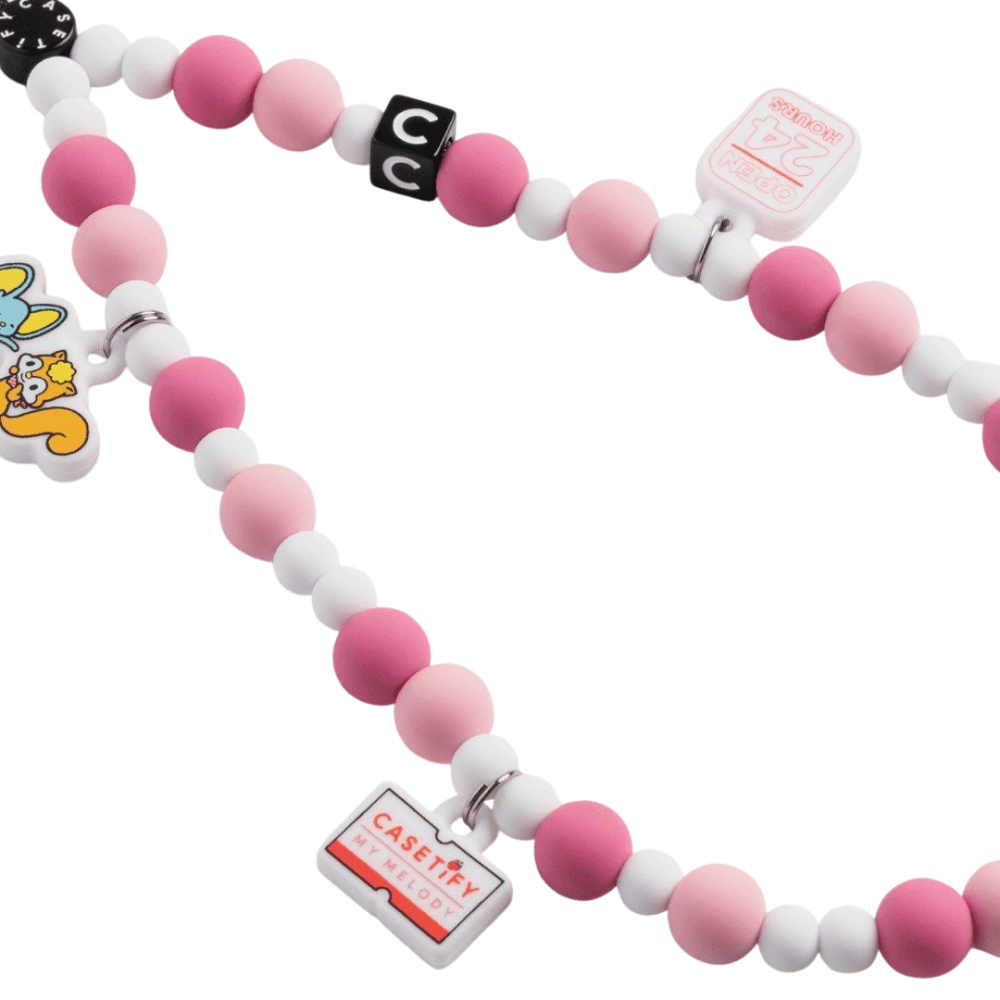 Casetify Strap de Mano My Melody Pink detalle - cuentas rosadas y blancas con logo oficial CASETiFY My Melody Sanrio