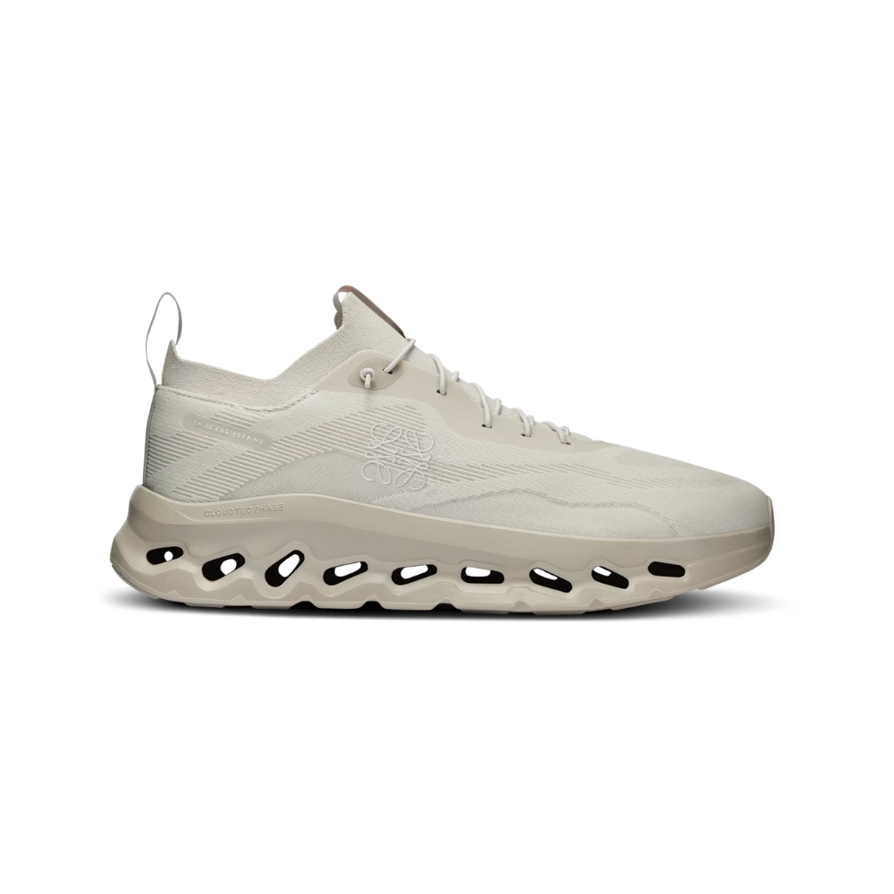 On Cloudtilt X Loewe Sand Edition lateral - upper beige arena CloudTec suela negra colaboración exclusiva