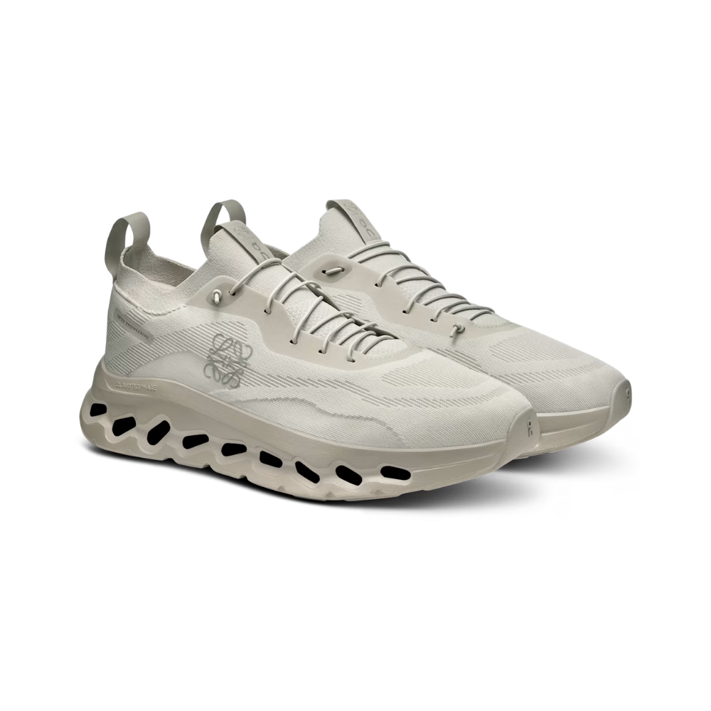 On Cloudtilt X Loewe Sand Edition - colaboración exclusiva zapatillas arena Anagram Loewe suela negra Guatemala