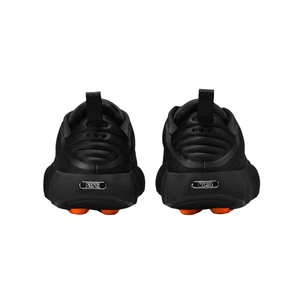 Tenis Nike Mind 002 Black Orange vista trasera - talón negro con suela cápsulas naranja amortiguación