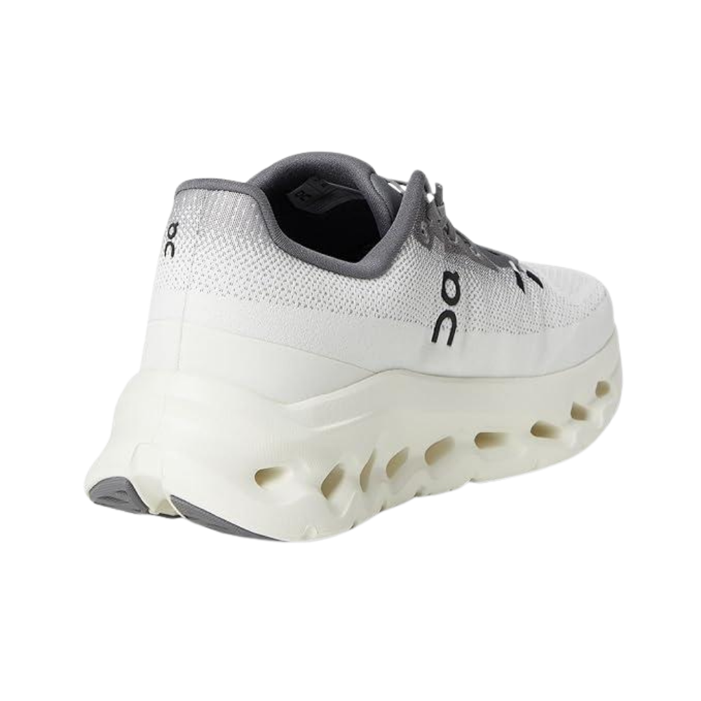 On Cloudtilt Rock Ivory vista trasera - talón gris suela CloudTec plataforma alta ligera deportiva urbana
